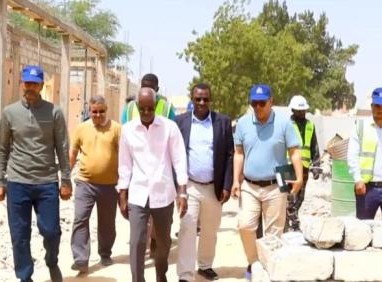 Le ministre de l'Habitat, Niang Mamoudou, sur les chantiers éducatifs de Nouakchott Ouest