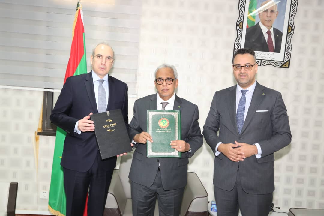 Le ministre des Affaires économiques signe un accord d’appui budgétaire de 30 millions de dollars avec le Fonds de l’OPEP