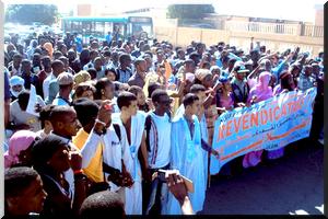 Coalition des Syndicats Etudiants : Communiqué : Après la marche nous entrons en grève ! [PhotoReportage]